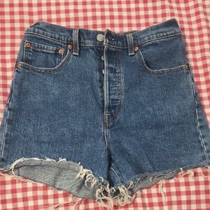 Levis Ribcage Shorts